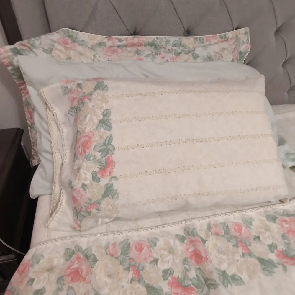 Vtg Eileen West King/Queen Sheet Set Cream‎ Floral Cotton USA 6 pillowcases READ